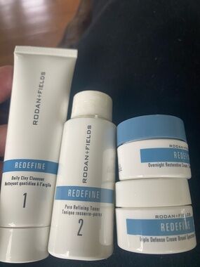 Rodan + Fields REDEFINE Skincare Set — White & Light Blue